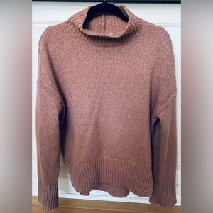 FRAME TURTLE NECK SWEATER WITH SIDE SLITS